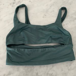 Alo Yoga sports bra green size medium